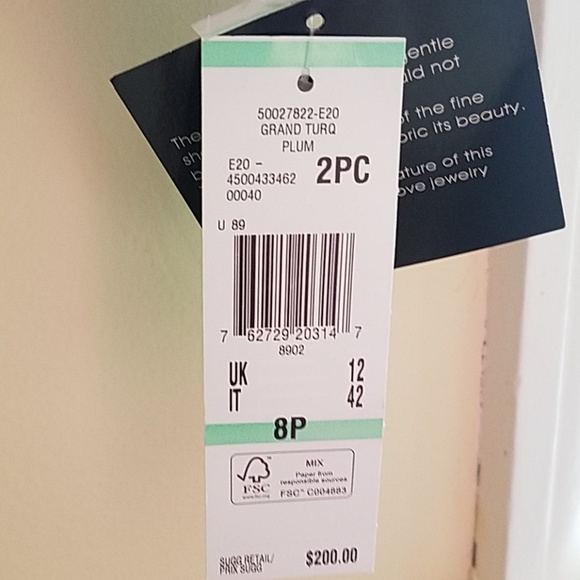 Womans size 8p skirt suit. - Picture 3 of 4